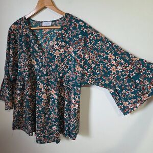 NEVER WORN EMILY WONDER FLORAL V NECK BABY DOLL BELL SLEEVES TOP SIZE SMALL